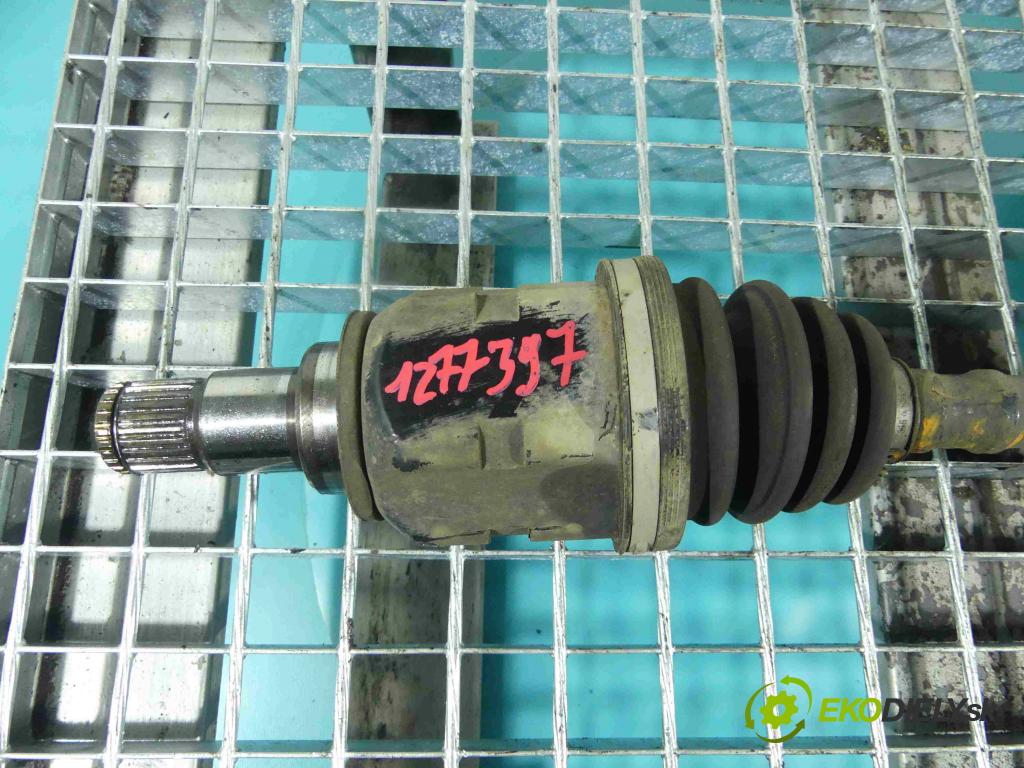 Toyota Auris II 2012-2018 1.6 D4D 111KM manual 82 kW 1598 cm3 5- poloos ľavé  (Poloosy)