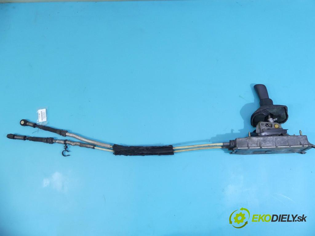 Skoda Fabia I 1999-2007 1.2 6V 54 HP manual 40 kW 1198 cm3 5- Páka: Změny: stupeň,rýchlosť 6Q0711061 (Rýchlostné páky / kulisy)