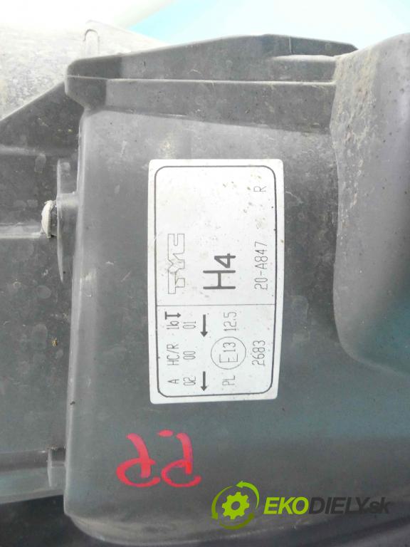 Ford Fiesta Mk6 2002-2008 1.3 69KM manual 51 kW 1299 cm3 3- Reflektor: pravý  (Pravé)