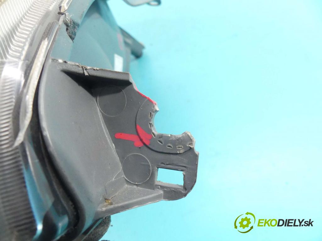 Ford Fiesta Mk6 2002-2008 1.3 69KM manual 51 kW 1299 cm3 3- Reflektor: pravý  (Pravé)