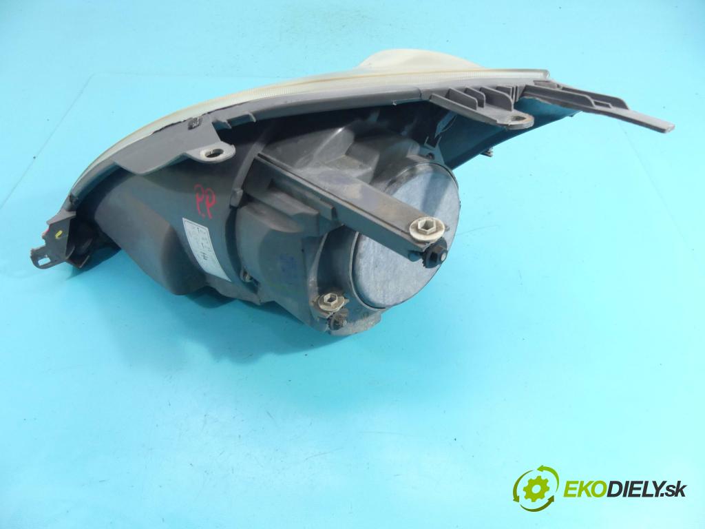 Ford Fiesta Mk6 2002-2008 1.3 69KM manual 51 kW 1299 cm3 3- Reflektor: pravý  (Pravé)