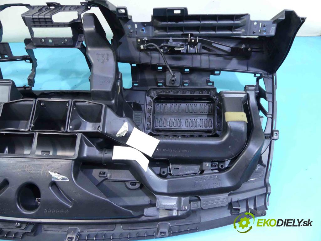 Honda Fr-v 2.0 16v 150 HP manual 110 kW 1998 cm3 5- kokpit,pristrojová doska rozdeľovacia