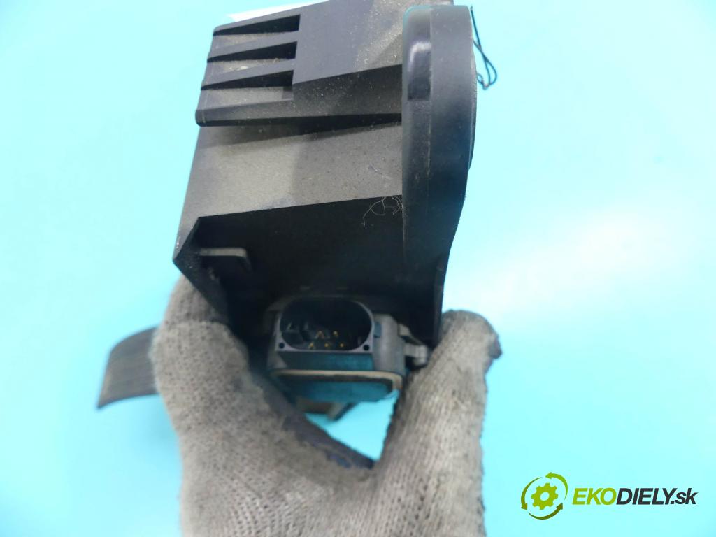 Mercedes R W251 2005-2013 3.5 V6 272 HP automatic 200 kW 3498 cm3 5- pedále A1643000004 (Pedále)