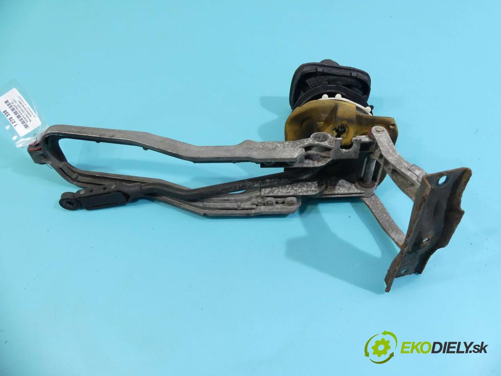 Mercedes C W203 2000-2007 1.8 kompressor 143 HP manual 105 kW 1796 cm3 3- Páka: Změny: stupeň,rýchlosť  (Rýchlostné páky / kulisy)