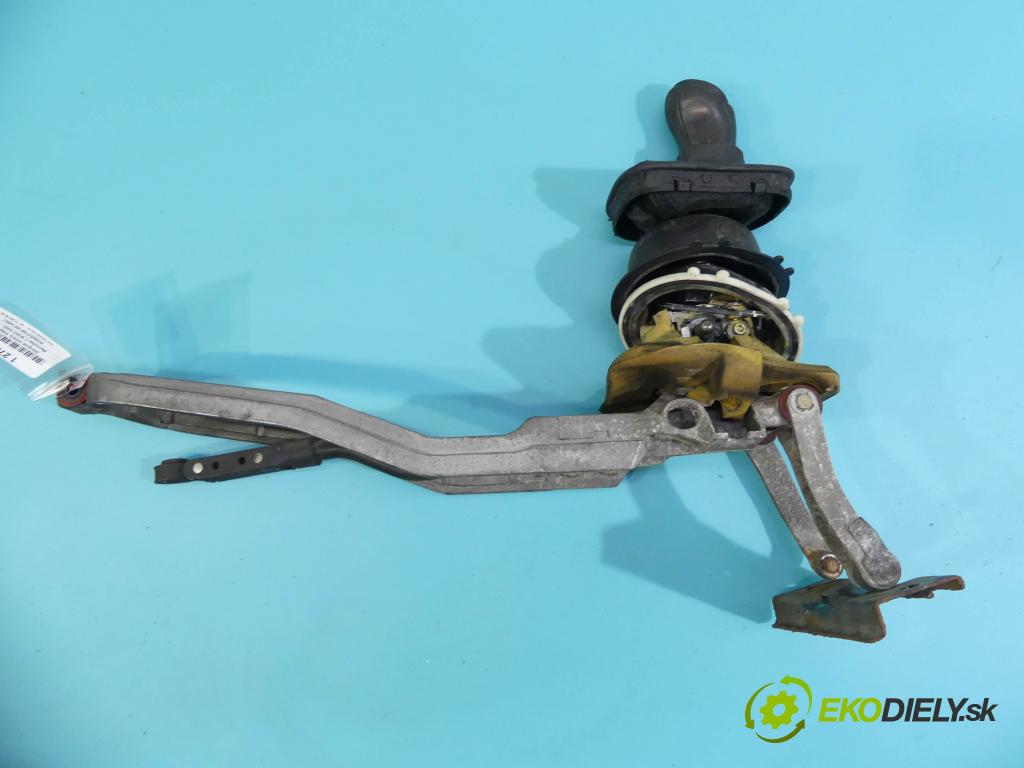 Mercedes C W203 2000-2007 1.8 kompressor 143 HP manual 105 kW 1796 cm3 3- Páka: Změny: stupeň,rýchlosť  (Rýchlostné páky / kulisy)