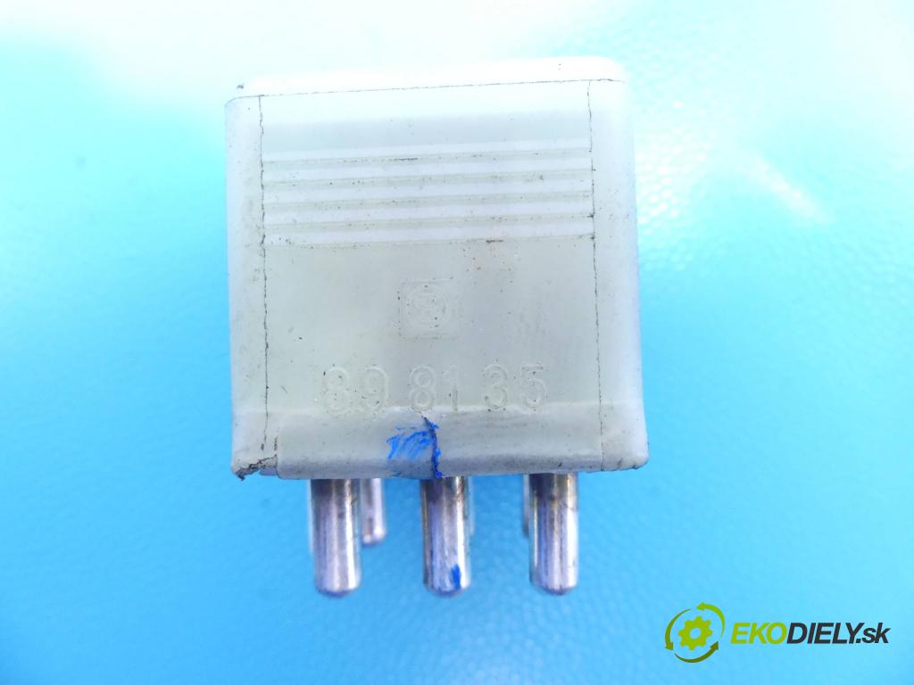 Mercedes 124 2.0d 75 HP manual 55 kW 1997 cm3 4- Relé: 0015427819 (Relé)