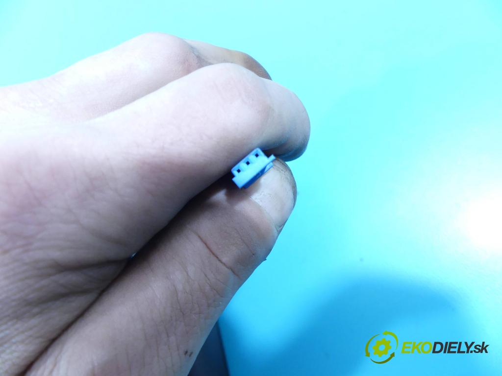 Porsche Panamera I 970 2009-2016 3.0 V6 420hp automatic 309 kW 2997 cm3 5- zpětné zrcátko vnitřní 7PP857511H (Světla vnitřní)