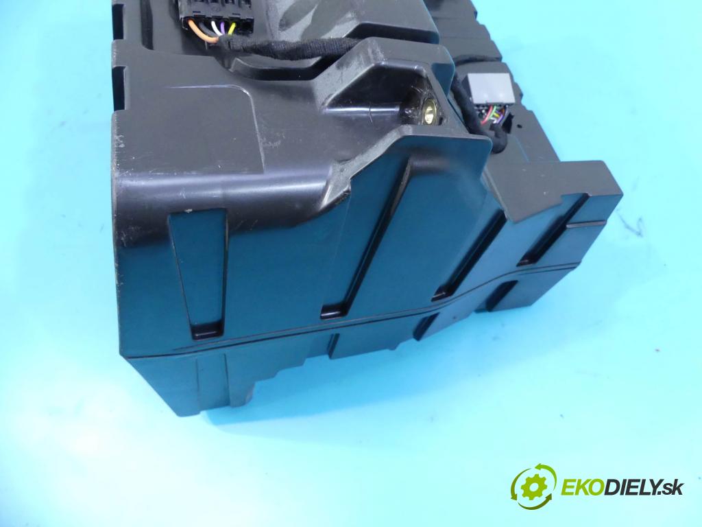 Porsche Panamera I 970 2009-2016 3.0 V6 420 hp automatic 309 kW 2997 cm3 5- Subwoofer: 97064556503 (Audio zariadenia)