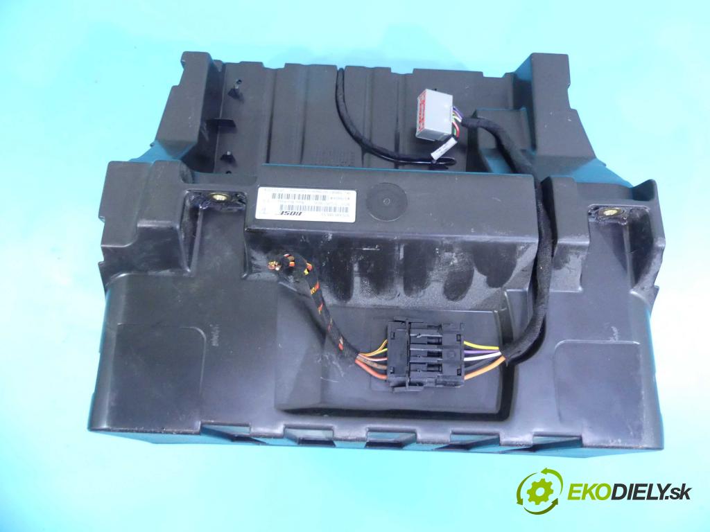 Porsche Panamera I 970 2009-2016 3.0 V6 420 hp automatic 309 kW 2997 cm3 5- Subwoofer: 97064556503 (Audio zariadenia)