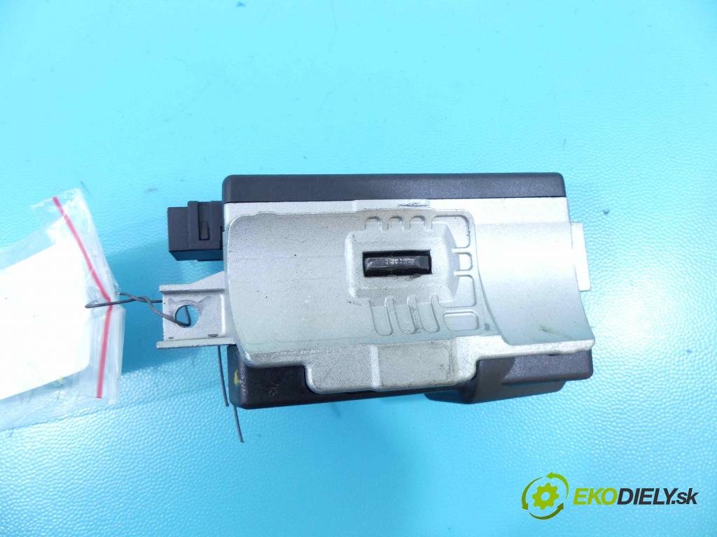 Audi A4 B8 2007-2015 2.7 tdi 190 HP automatic 140 kW 2698 cm3 4- Blokáda: řízení: 8K0905852C (Ostatné)