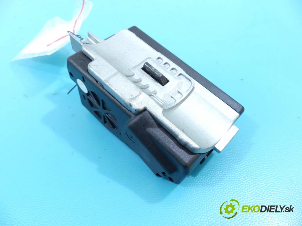 Audi A4 B8 2007-2015 2.7 tdi 190 HP automatic 140 kW 2698 cm3 4- Blokáda: řízení: 8K0905852C (Ostatné)