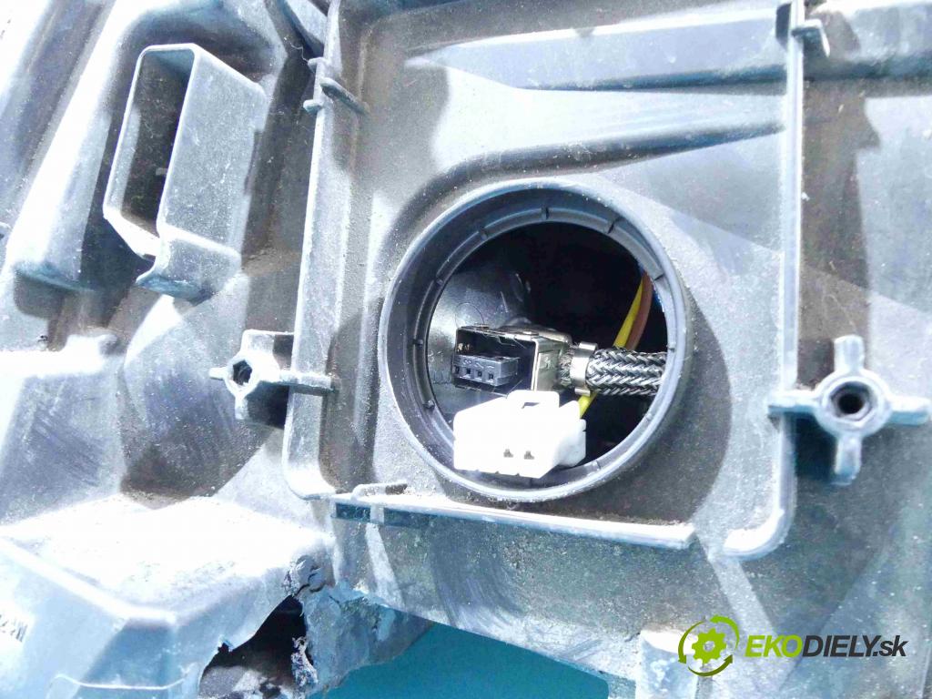 Audi A4 B8 2007-2015 2.7 tdi 190 HP automatic 140 kW 2698 cm3 4- Reflektor: pravý 8K0941004C (Pravé)