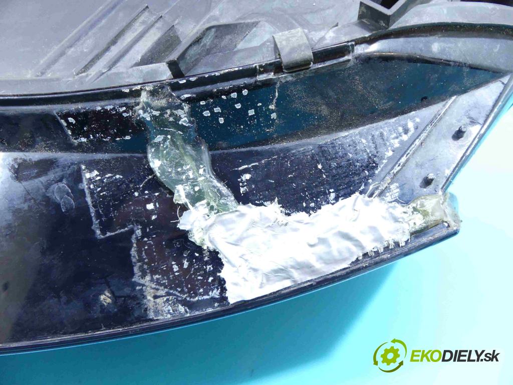 Audi A4 B8 2007-2015 2.7 tdi 190 HP automatic 140 kW 2698 cm3 4- Reflektor: pravý 8K0941004C (Pravé)