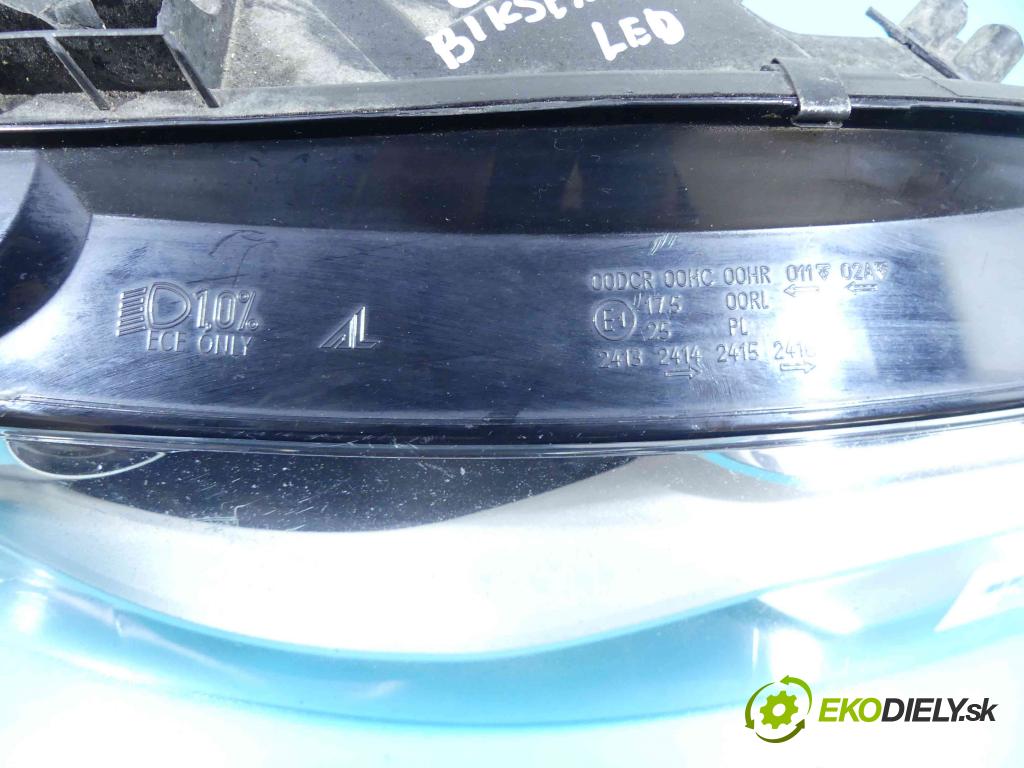 Audi A4 B8 2007-2015 2.7 tdi 190 HP automatic 140 kW 2698 cm3 4- Reflektor: pravý 8K0941004C (Pravé)