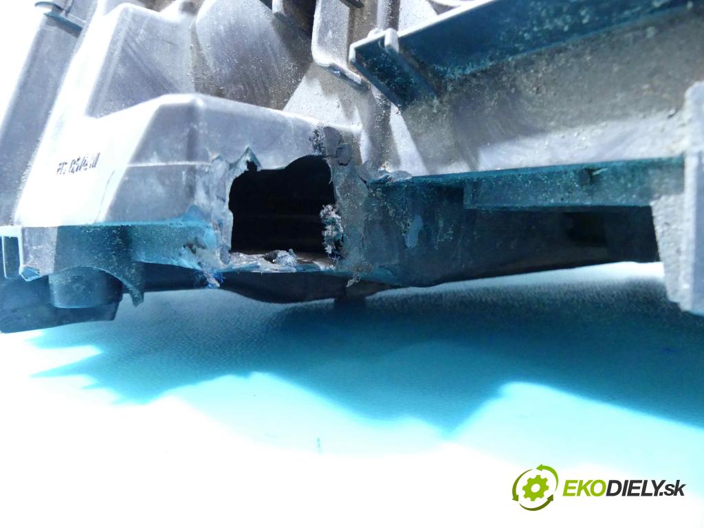 Audi A4 B8 2007-2015 2.7 tdi 190 HP automatic 140 kW 2698 cm3 4- Reflektor: pravý 8K0941004C (Pravé)