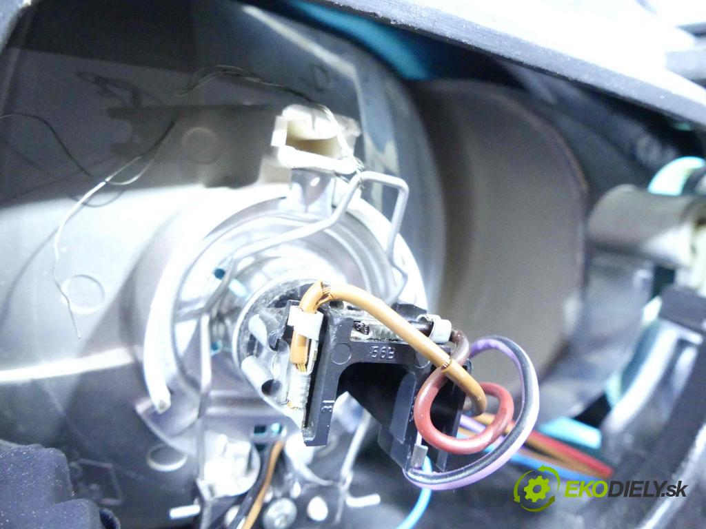 Seat Ibiza III 6L 2002-2008 1.2 12v 64 HP manual 47 kW 1198 cm3 5- Reflektor: pravý 6L1941022A (Pravé)