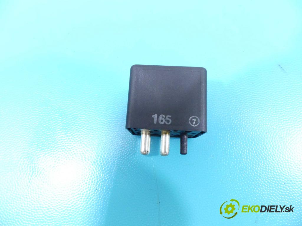 Mercedes 124 2.0d 75 HP manual 55 kW 1997 cm3 4- Relé: 0332002171 (Relé)