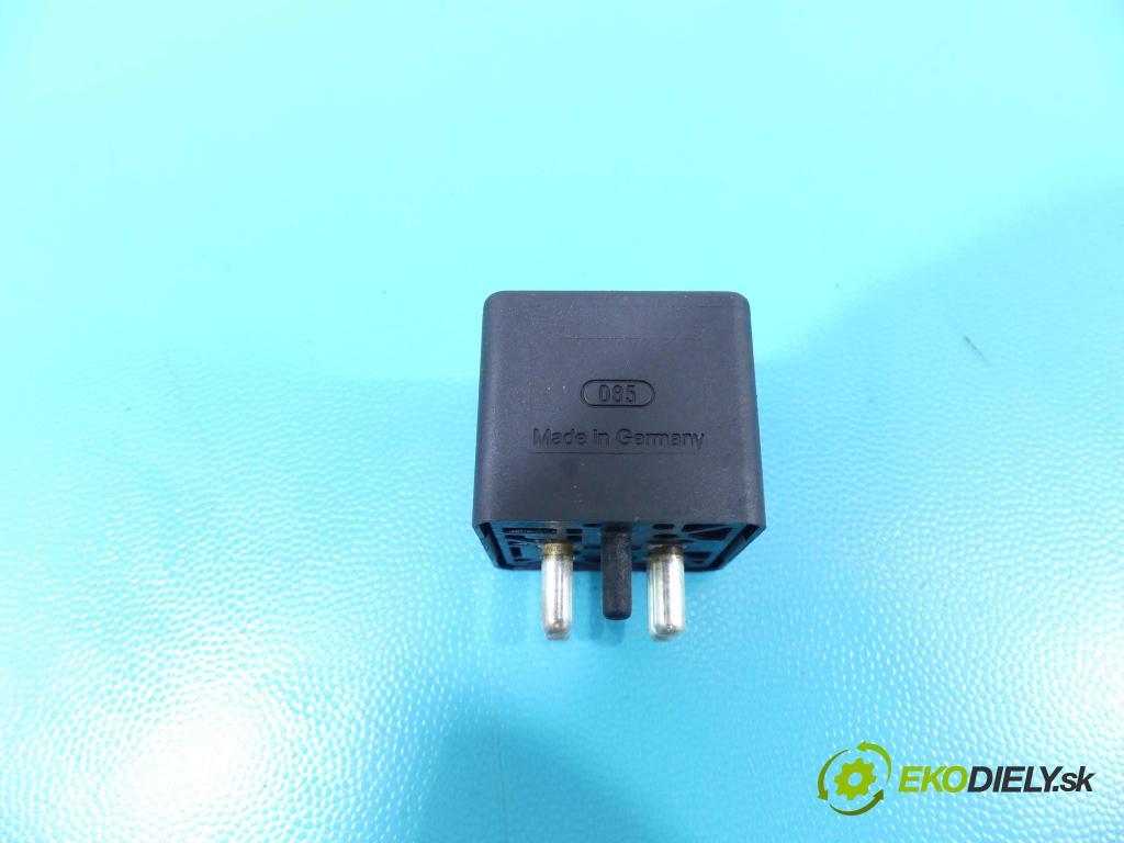 Mercedes 124 2.0d 75 HP manual 55 kW 1997 cm3 4- Relé: 0332002171 (Relé)