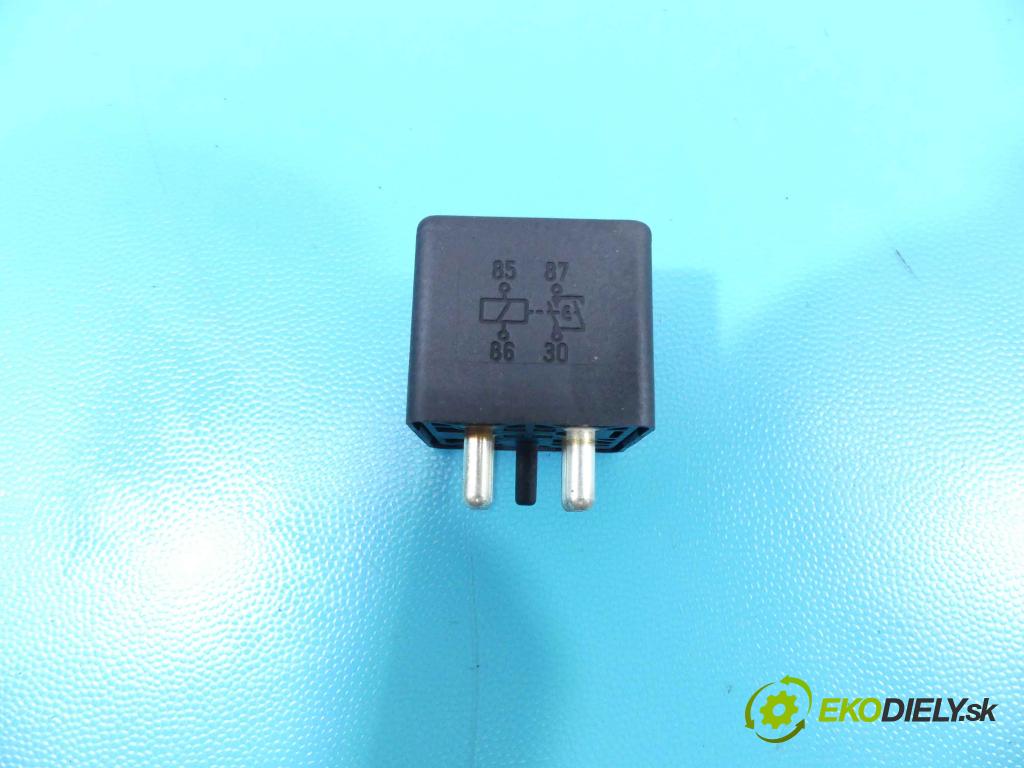 Mercedes 124 2.0d 75 HP manual 55 kW 1997 cm3 4- Relé: 0332002171 (Relé)