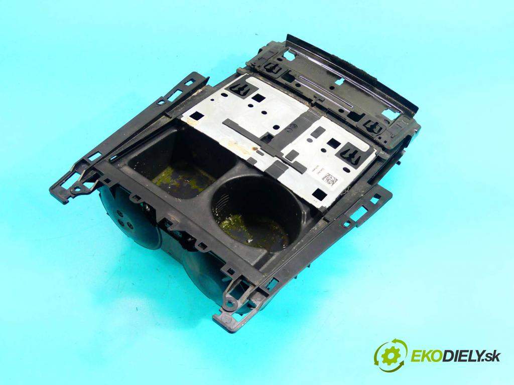 Mercedes E W212 2009-2016 2,2.0 CDI 136 HP automatic 100 kW 2143 cm3 4- Rukojeť: na nápoje: A2126809950 (Úchyty, držiaky na nápoje)