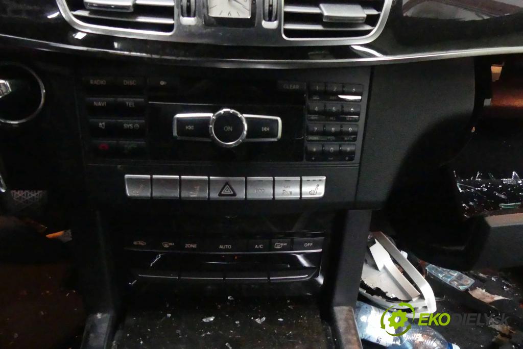 Mercedes E W212 2009-2016 2,2.0 CDI 136 HP automatic 100 kW 2143 cm3 4- Radio originál A2129002423