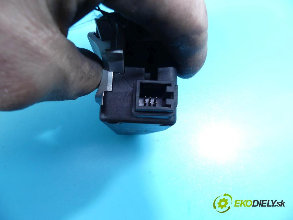 Audi A5 8T 2007-2016 3.0 tdi 239KM automatic 176 kW 2967 cm3 2- Blokáda: řízení: 8K0905852D (Ostatné)