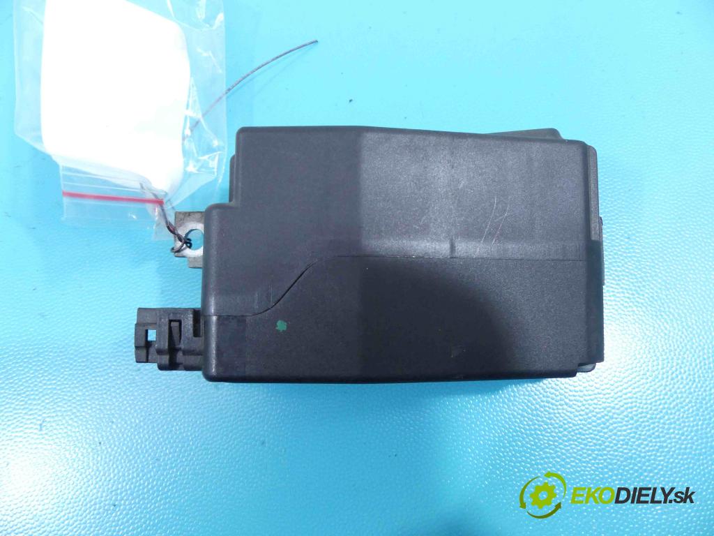 Porsche Panamera I 970 2009-2016 3.0 V6 420 hp automatic 309 kW 2997 cm3 5- Blokáda: řízení: 7PP905852C (Ostatné)