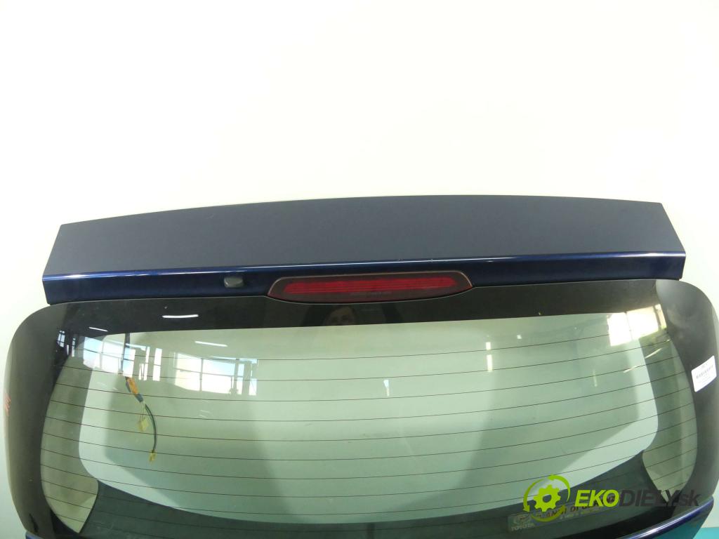 Toyota Corolla Verso I 2001-2004 2.0 D4D 90 hp manual 66 kW 1995 cm3 5- zadní kufrové dveře  (Zadní kapoty)