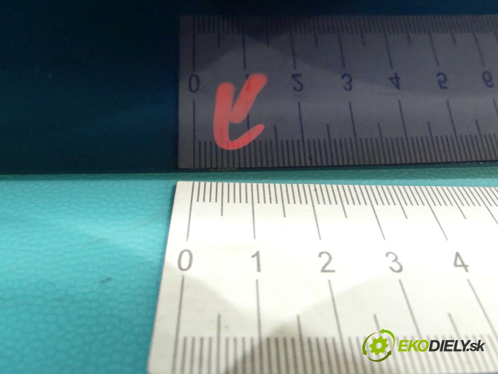 Toyota Corolla Verso I 2001-2004 2.0 D4D 90 hp manual 66 kW 1995 cm3 5- zadní kufrové dveře  (Zadní kapoty)