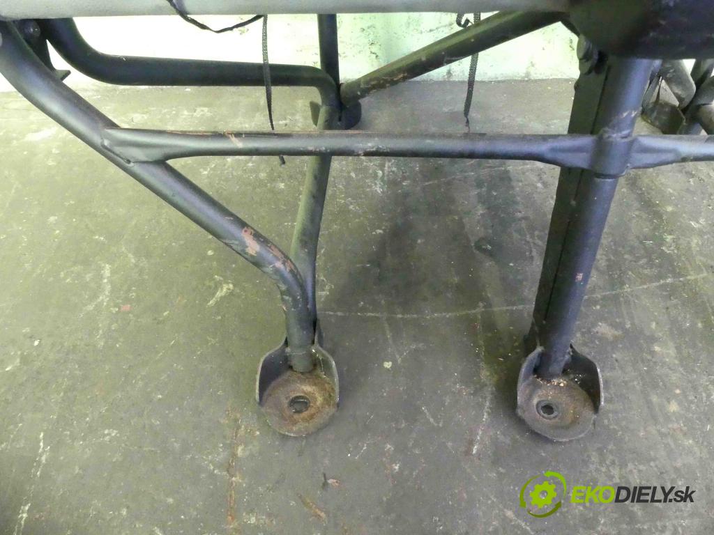 Opel Movano I 1999-2003 2.5d 82 HP manual 60 kW 2466 cm3 5- Sedačka pravý  (Sedačky, sedadlá)