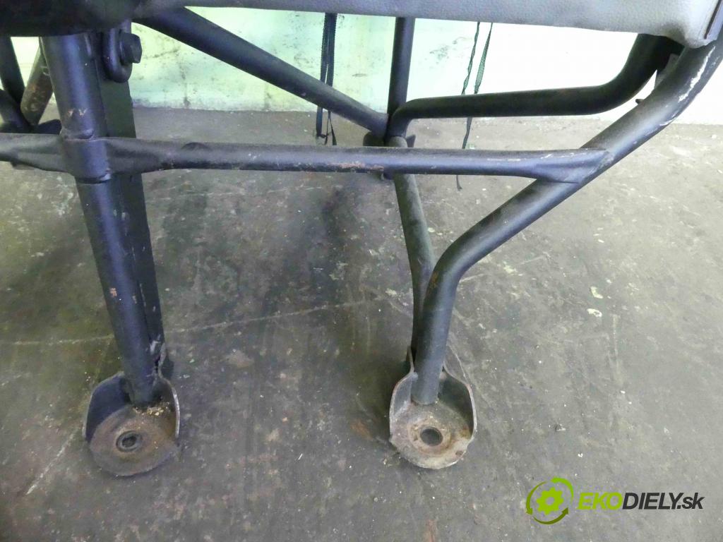 Opel Movano I 1999-2003 2.5d 82 HP manual 60 kW 2466 cm3 5- Sedačka pravý  (Sedačky, sedadlá)