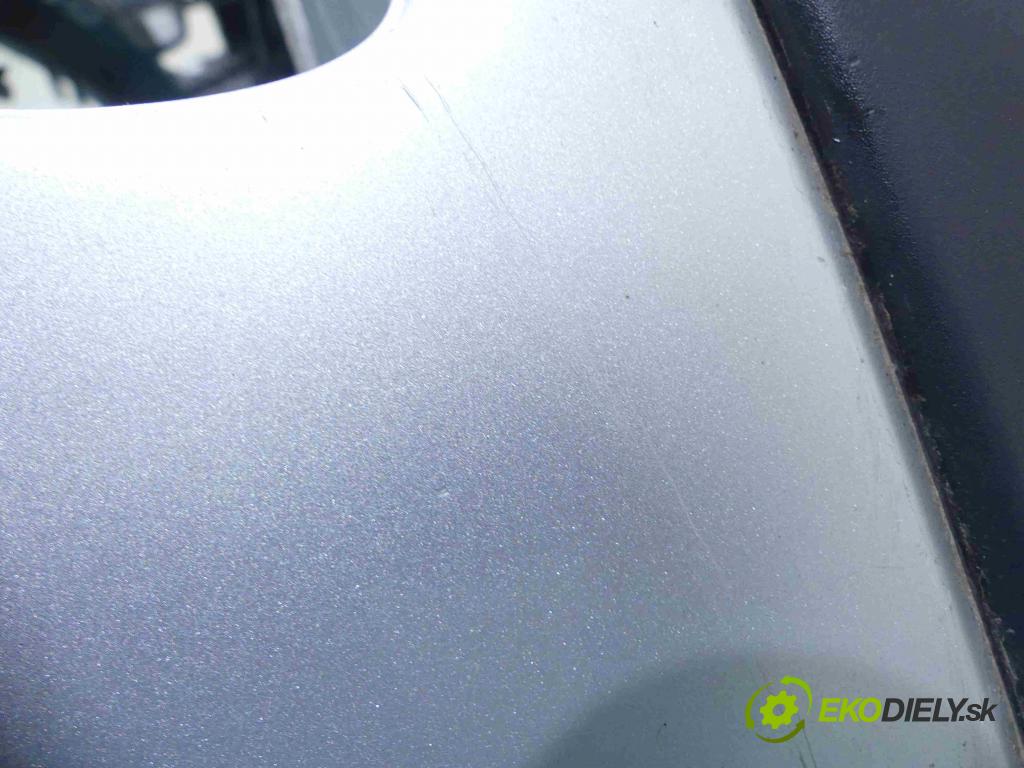 Toyota Avensis I T22 1997-2003 2.0 D4D 110 HP manual 81 kW 1995 cm3 5- nárazník predné  (Ostatné)