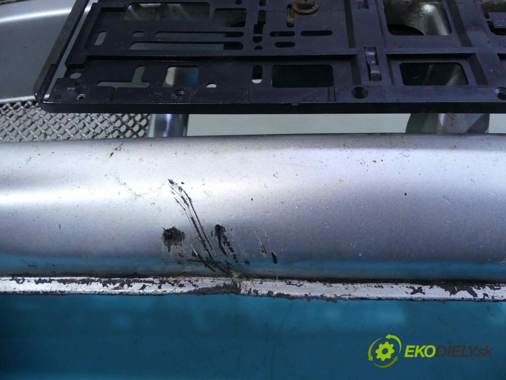 Toyota Avensis I T22 1997-2003 2.0 D4D 110 HP manual 81 kW 1995 cm3 5- nárazník predné  (Ostatné)