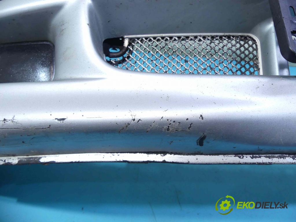 Toyota Avensis I T22 1997-2003 2.0 D4D 110 HP manual 81 kW 1995 cm3 5- nárazník predné  (Ostatné)