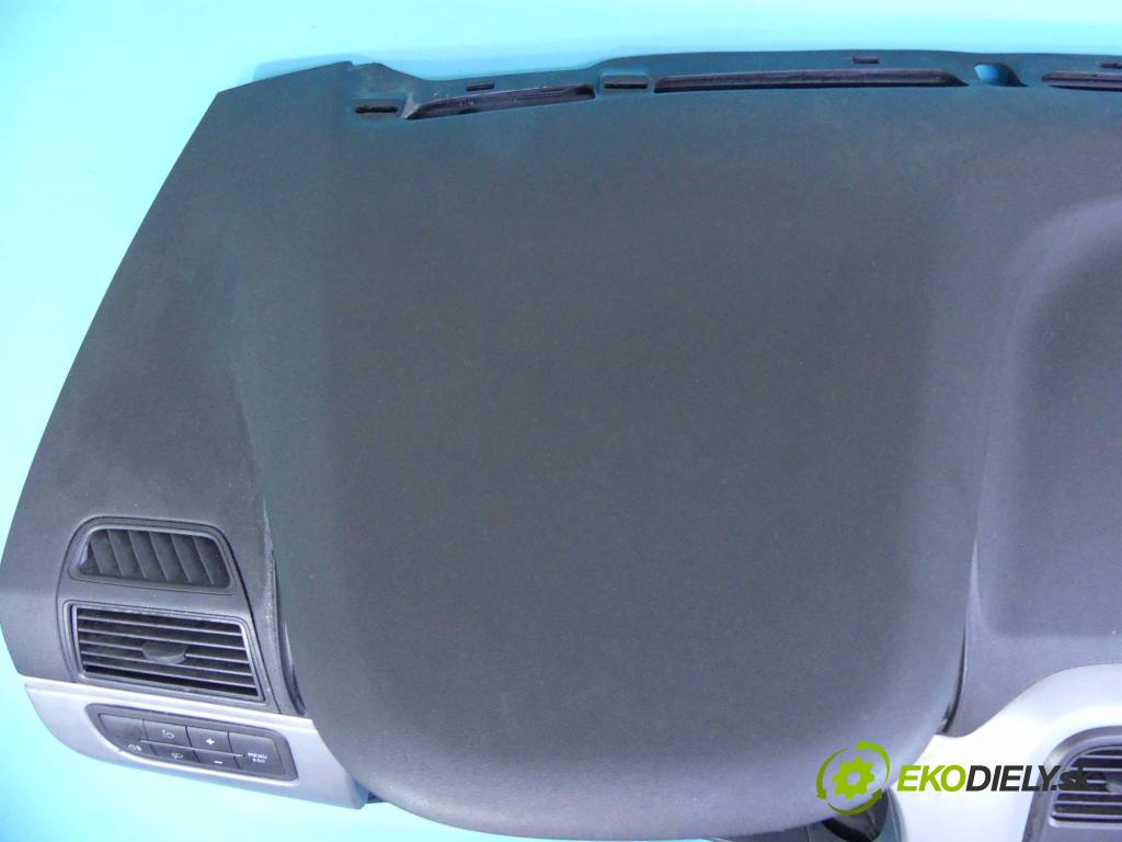 Fiat Punto Grande 1.4 77 HP manual 57 kW 1368 cm3 5- kokpit,pristrojová doska rozdeľovacia