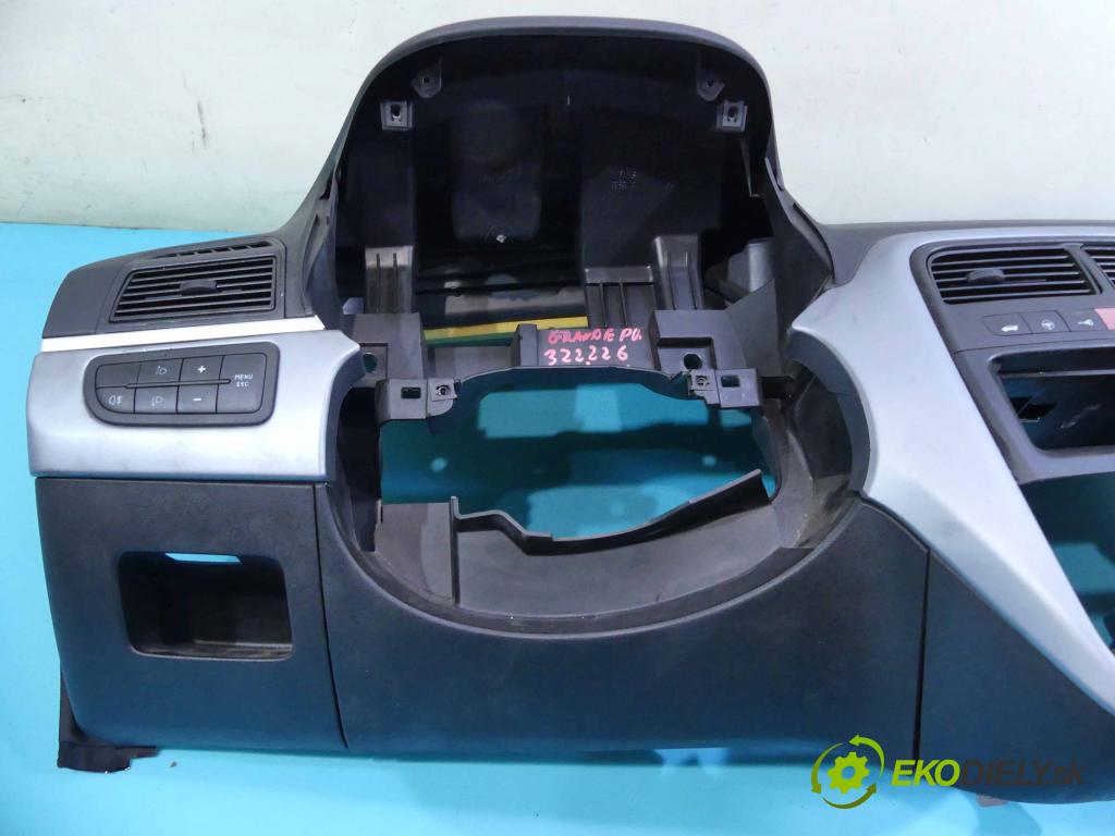 Fiat Punto Grande 1.4 77 HP manual 57 kW 1368 cm3 5- kokpit,pristrojová doska rozdeľovacia