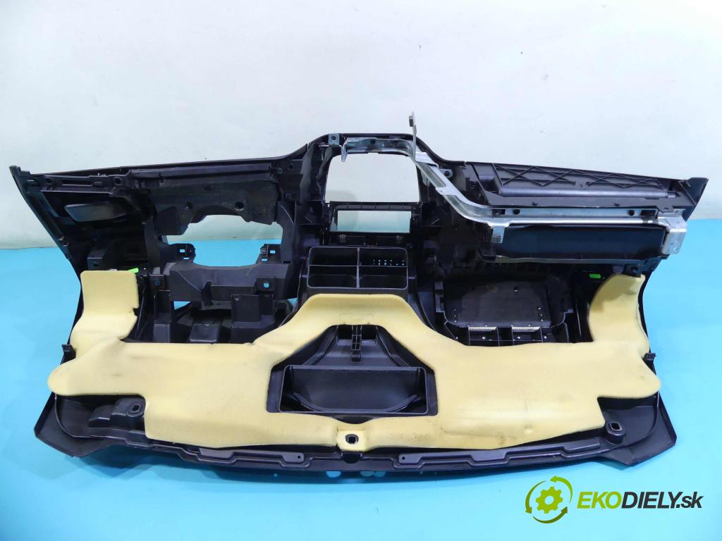 Fiat Punto Grande 1.4 77 HP manual 57 kW 1368 cm3 5- kokpit,pristrojová doska rozdeľovacia