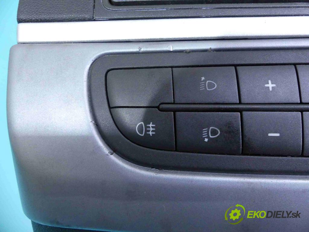 Fiat Punto Grande 1.4 77 HP manual 57 kW 1368 cm3 5- kokpit,pristrojová doska rozdeľovacia
