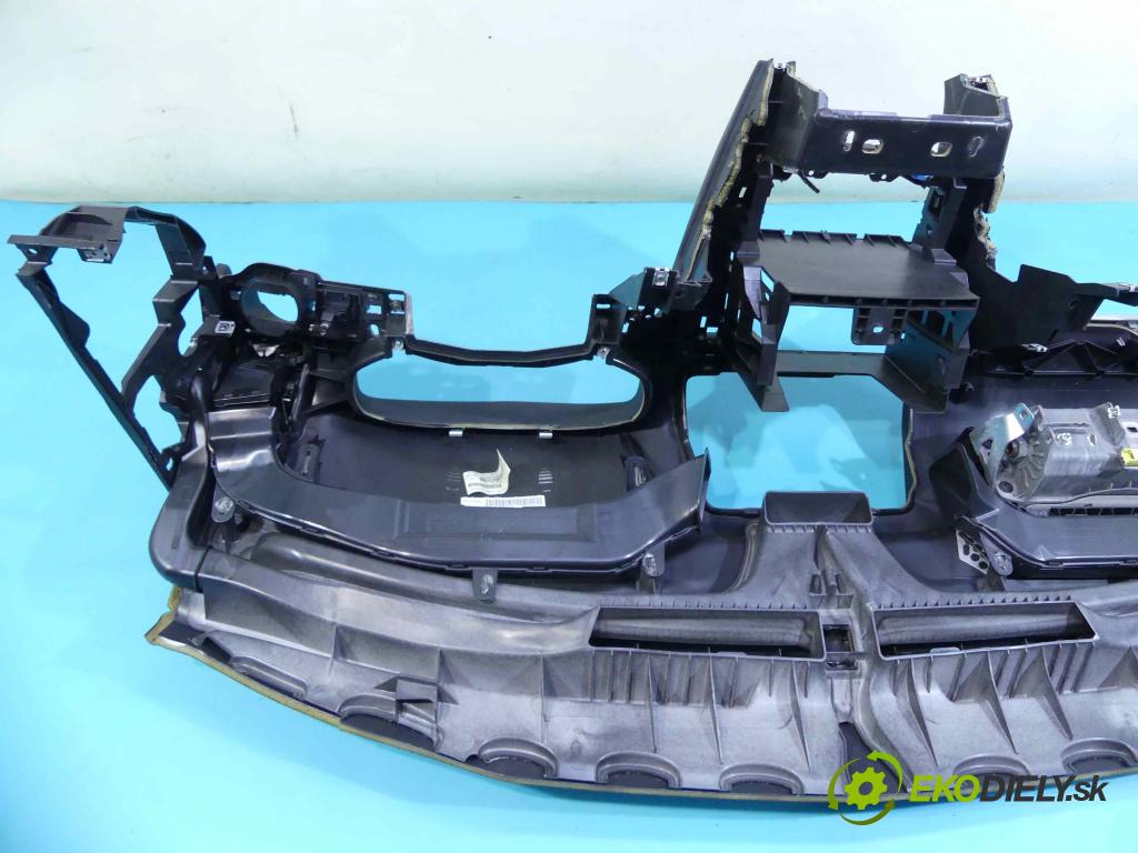 Skoda Octavia II 2004-2013 1.9 tdi 105 HP manual 77 kW 1896 cm3 5- kokpit,pristrojová doska rozdeľovacia