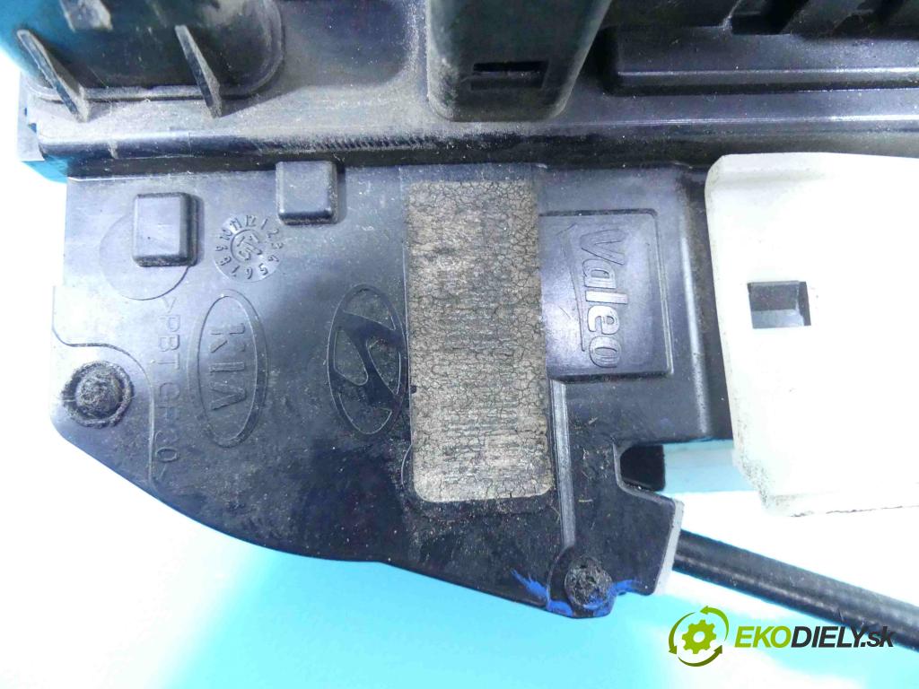 Kia Ceed I 2006-2012 1.6 16v 126 hp manual 93 kW 1591 cm3 3- zámek přední levý
