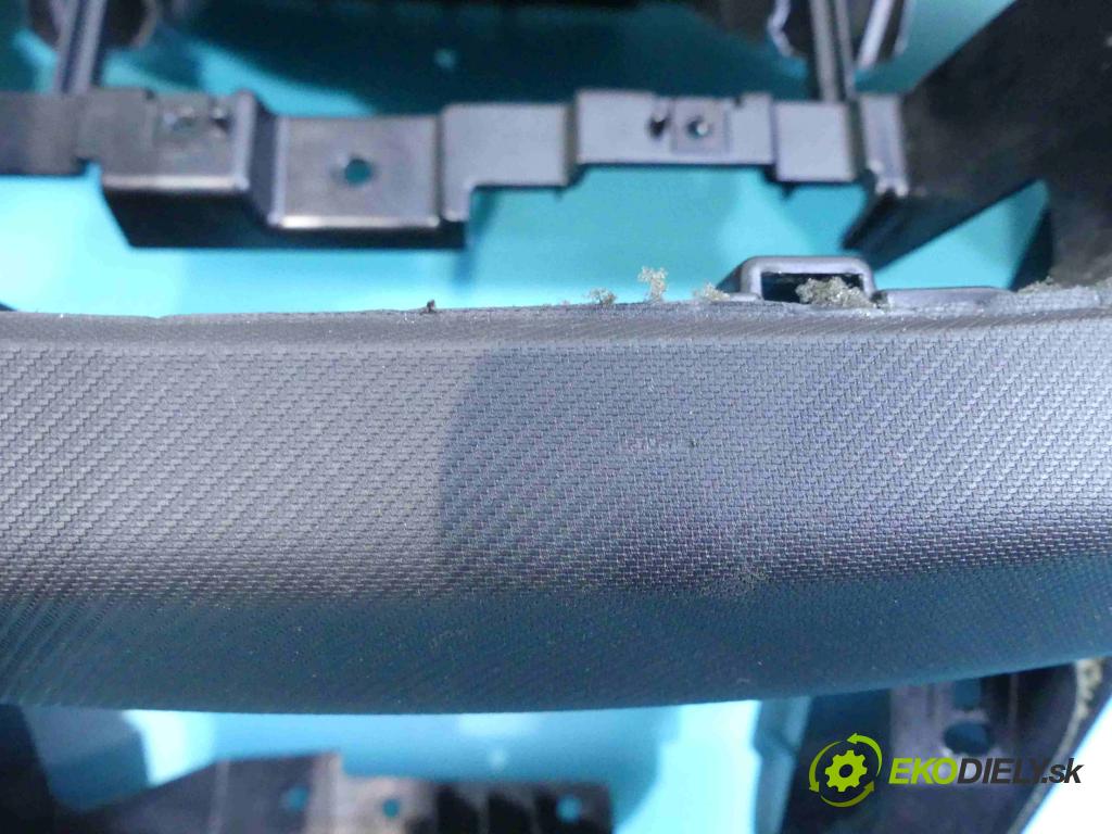 Kia Ceed I 2006-2012 1.6 16v 126 HP manual 93 kW 1591 cm3 3- kokpit,pristrojová doska rozdeľovacia