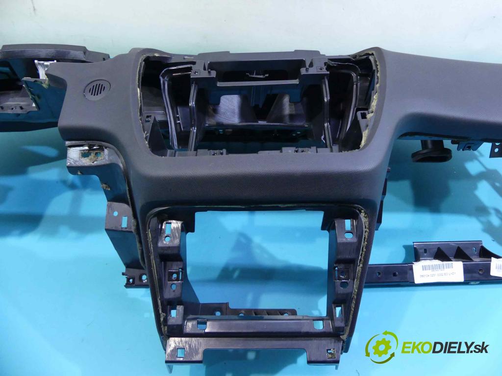 Kia Ceed I 2006-2012 1.6 16v 126 HP manual 93 kW 1591 cm3 3- kokpit,pristrojová doska rozdeľovacia