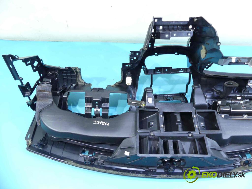 Kia Ceed I 2006-2012 1.6 16v 126 HP manual 93 kW 1591 cm3 3- kokpit,pristrojová doska rozdeľovacia