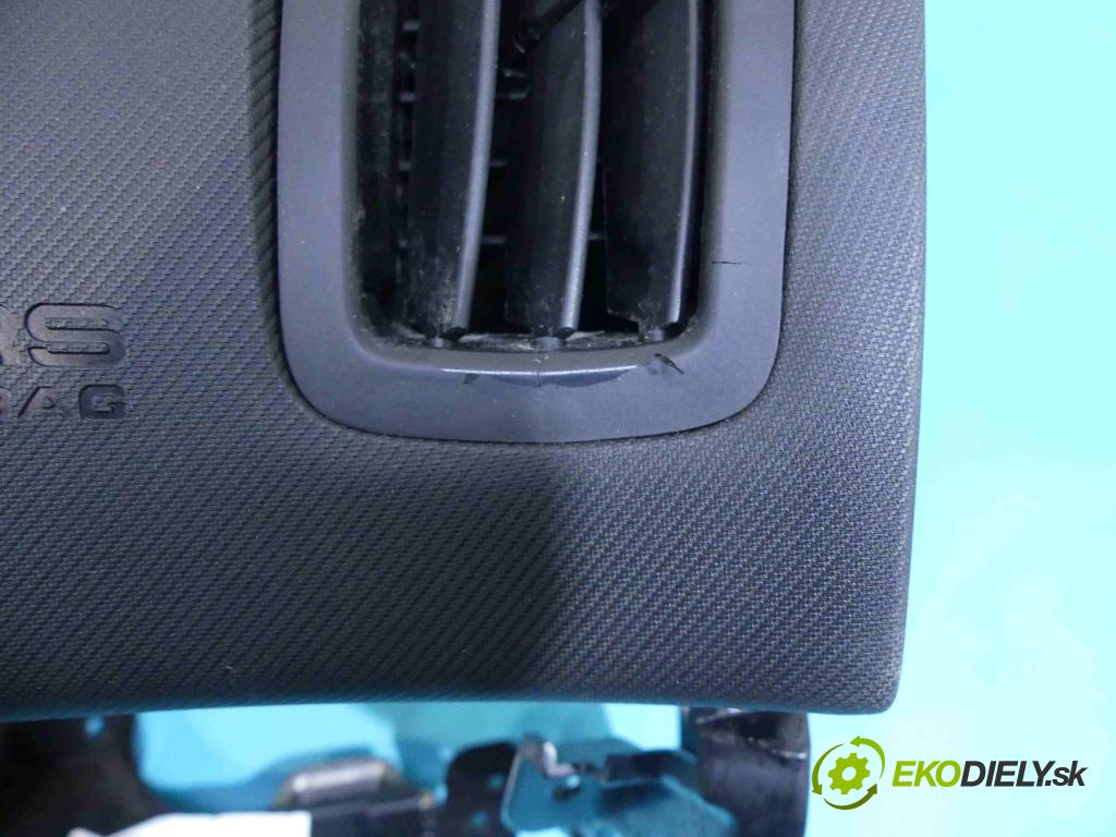 Kia Ceed I 2006-2012 1.6 16v 126 HP manual 93 kW 1591 cm3 3- kokpit,pristrojová doska rozdeľovacia