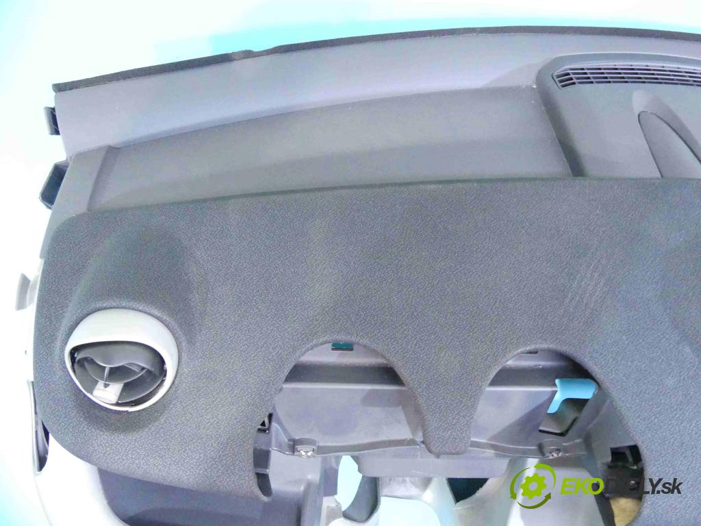 Smart Forfour I 2004-2006 1.5 16v 109 HP manual 80 kW 1499 cm3 5- kokpit,pristrojová doska rozdeľovacia