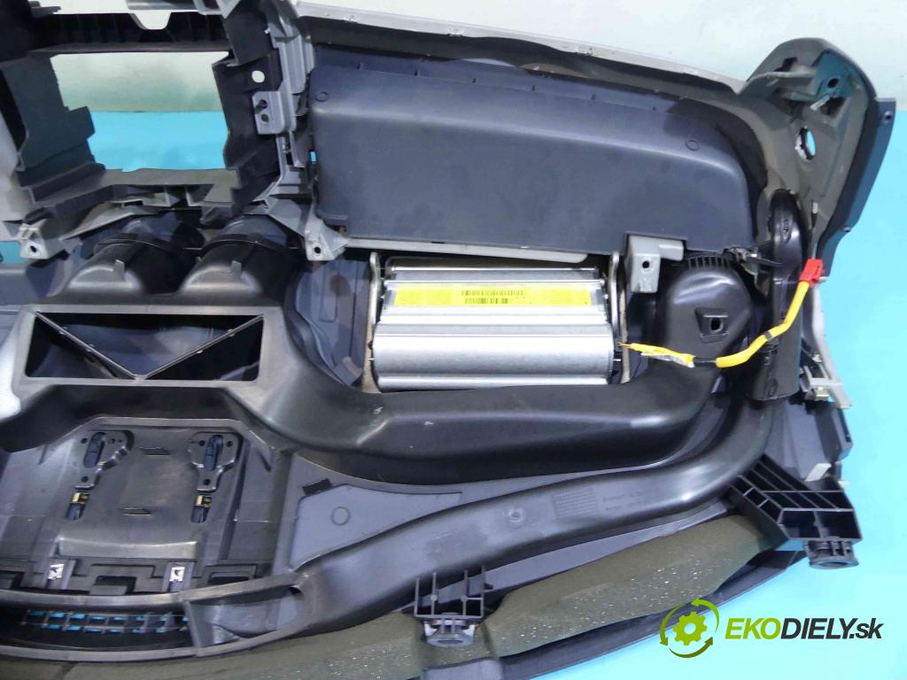 Smart Forfour I 2004-2006 1.5 16v 109 HP manual 80 kW 1499 cm3 5- kokpit,pristrojová doska rozdeľovacia