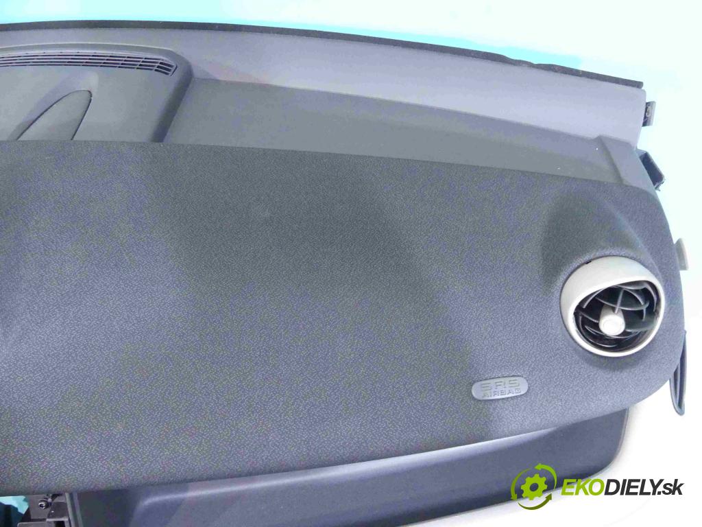 Smart Forfour I 2004-2006 1.5 16v 109 HP manual 80 kW 1499 cm3 5- kokpit,pristrojová doska rozdeľovacia