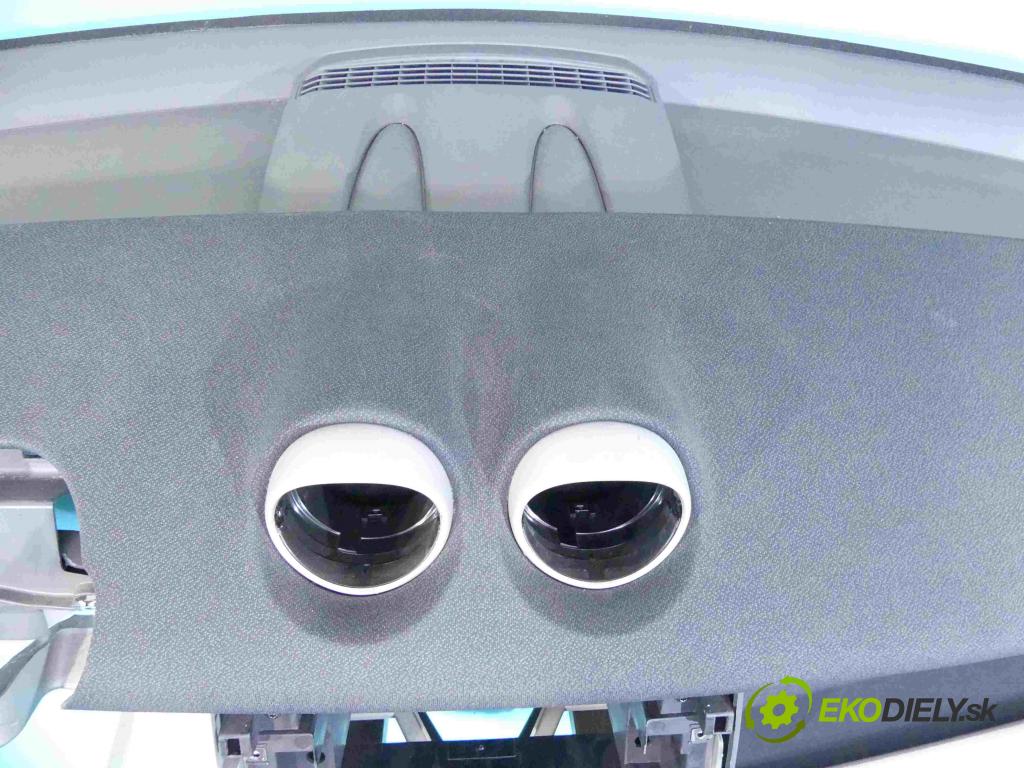 Smart Forfour I 2004-2006 1.5 16v 109 HP manual 80 kW 1499 cm3 5- kokpit,pristrojová doska rozdeľovacia