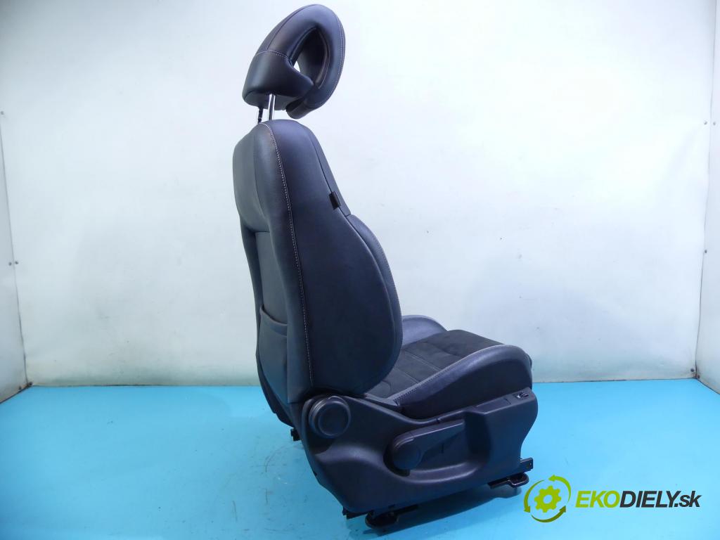 DS 4 2015-2020 1.6 hdi 120 HP automatic 88 kW 1560 cm3 5- Sedačka pravý  (Sedačky, sedadlá)