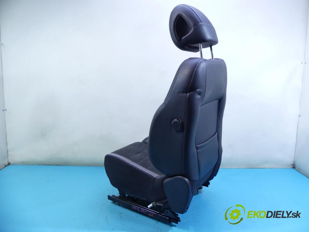 DS 4 2015-2020 1.6 hdi 120 HP automatic 88 kW 1560 cm3 5- Sedačka pravý  (Sedačky, sedadlá)